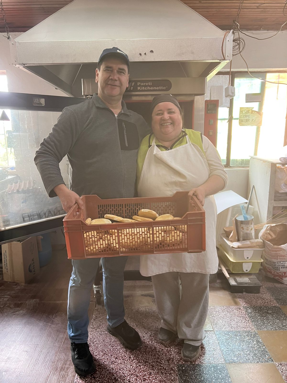 Patricio López y Luisa Bustos, dueños de Panadería y Pastelería Fénix Ltda. 